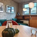 Konarskiego 33 Boutique Hotel *